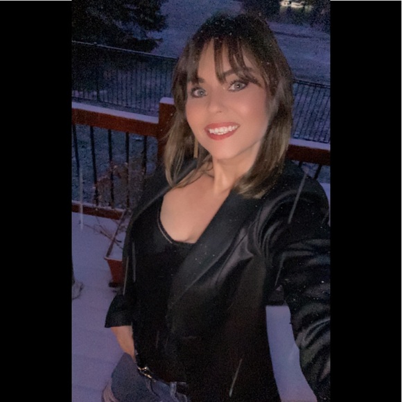 Meet Your Posher - Picture 2 of 8